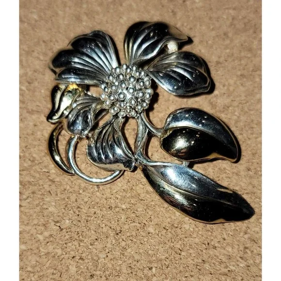 Best Jewelry Vintage Best Brand Flower Brooch Pin Silver Toned